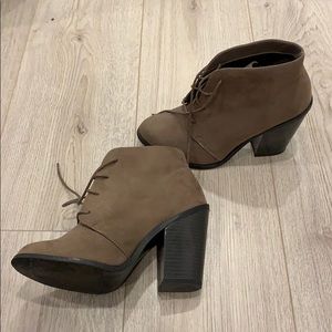 CALL IT SPRING Gray anke boots (high heel) 8.5 US